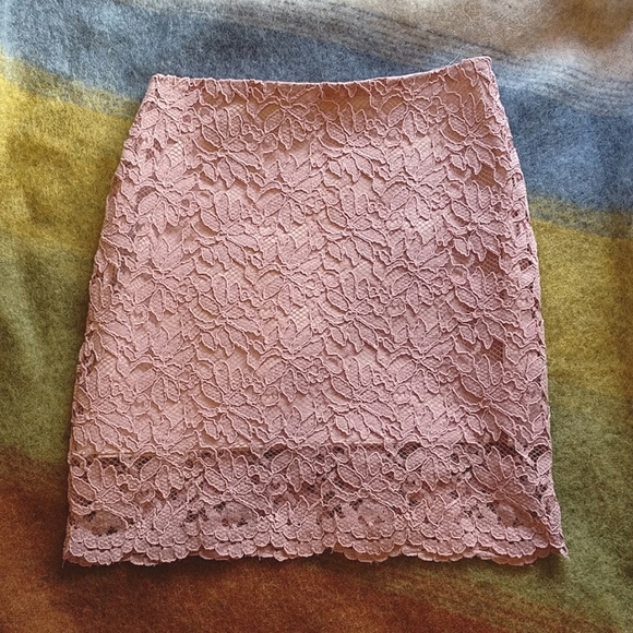 Pastel Pink Floral Lace Overlay Pencil Miniskirt Size Small - Picture 2 of 5